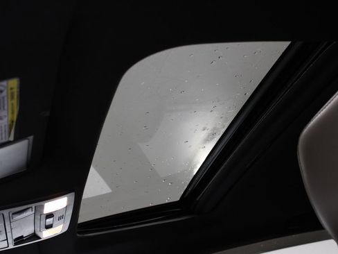 Used 2016 Toyota Tacoma Limited image 36