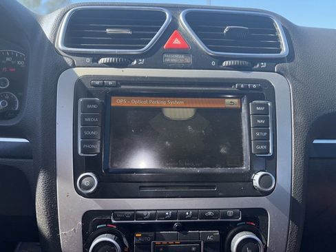 Used 2012 Volkswagen Eos Executive image 11