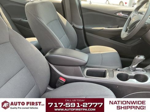 Used 2018 Chevrolet Cruze LT w/ Convenience Package FWD image 19