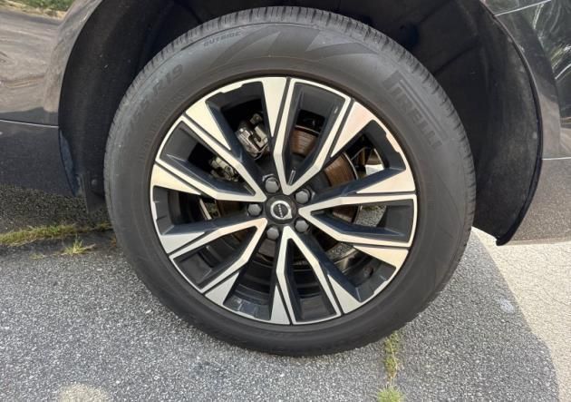 Certified 2025 Volvo XC60 B5 Plus AWD/4WD image 4