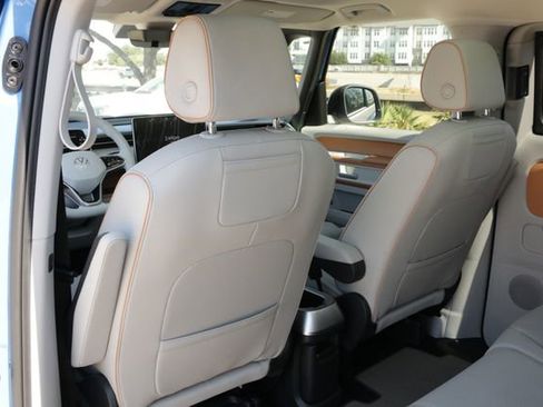 New 2025 Volkswagen ID. Buzz 1st Edition image 21