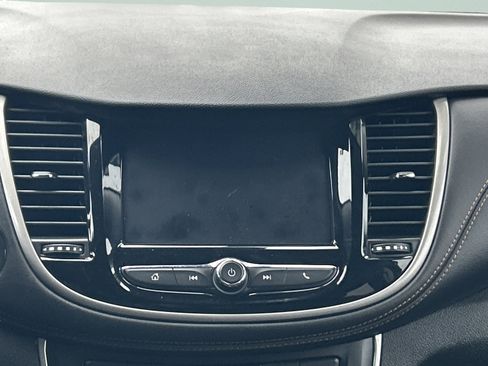 Used 2020 Chevrolet Trax LT w/ LT Convenience Package image 18