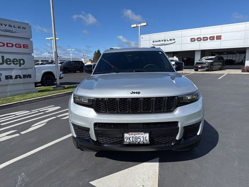 Used 2023 Jeep Grand Cherokee L Laredo image 10