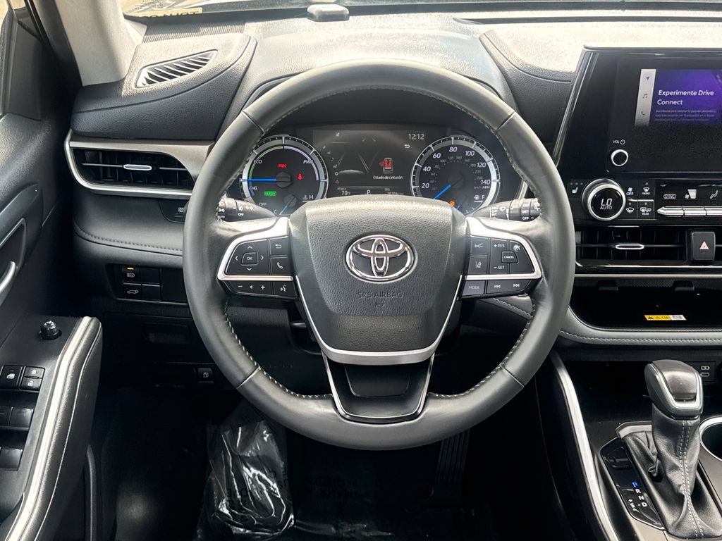 Used 2023 Toyota Highlander XLE AWD/4WD image 14