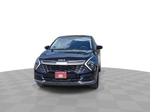 Used 2025 Kia Sportage LX image 3