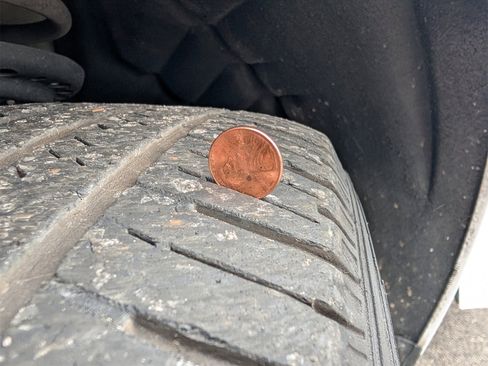 Used 2023 Buick Enclave Essence image 40