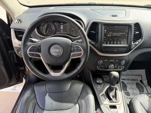 Used 2017 Jeep Cherokee Limited w/ Luxury Group AWD/4WD image 10
