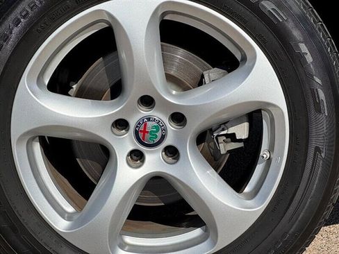 Used 2018 Alfa Romeo Stelvio AWD image 34