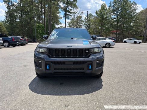 Used 2022 Jeep Grand Cherokee Trailhawk w/ Advanced Protech Group II AWD/4WD image 3