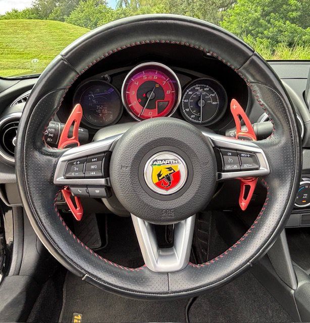 Used 2018 FIAT 124 Spider Abarth RWD image 17
