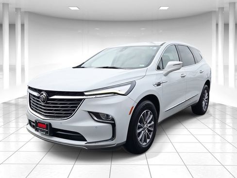 Used 2023 Buick Enclave Essence image 7
