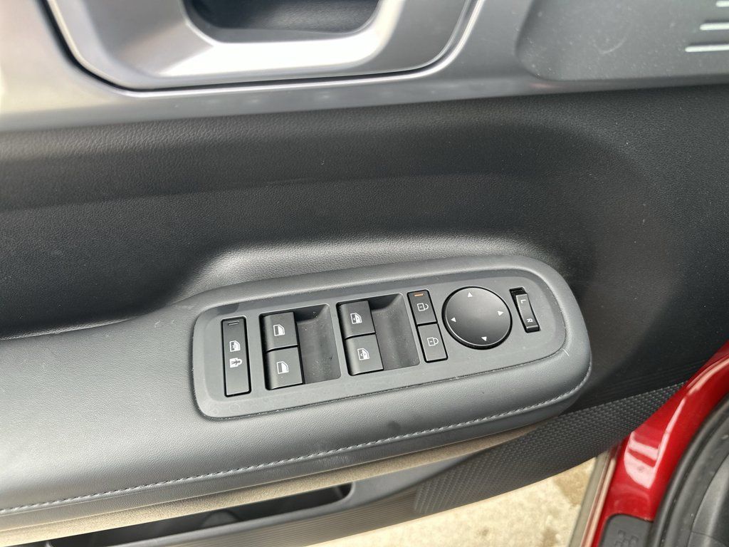 Used 2025 Hyundai Santa Fe SEL AWD/4WD image 22