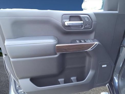 Used 2022 GMC Sierra 1500 SLT w/ SLT Convenience Package AWD/4WD image 16