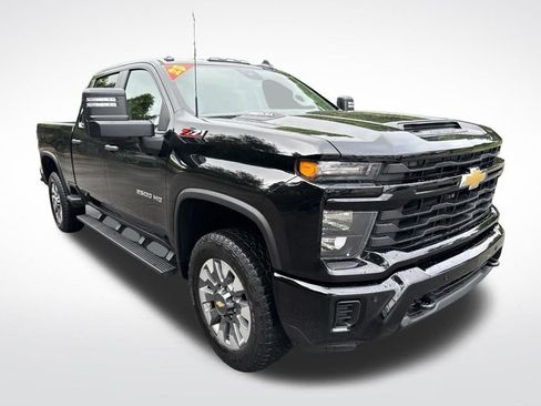 Used 2025 Chevrolet Silverado 2500 Custom w/ Custom Convenience Package AWD/4WD image 3