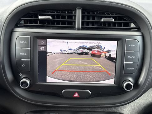 Used 2023 Kia Soul LX w/ LX Technology Package FWD image 21