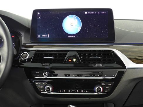 Used 2023 BMW 530e w/ Premium Package image 25