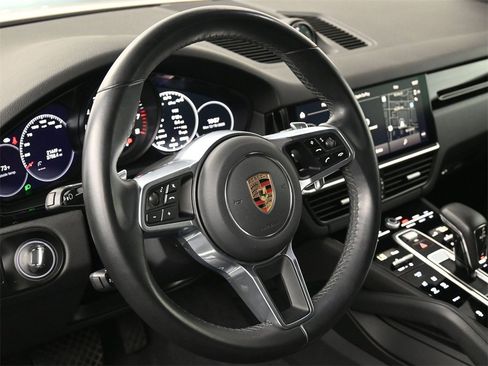 Used 2023 Porsche Cayenne Platinum Edition image 10