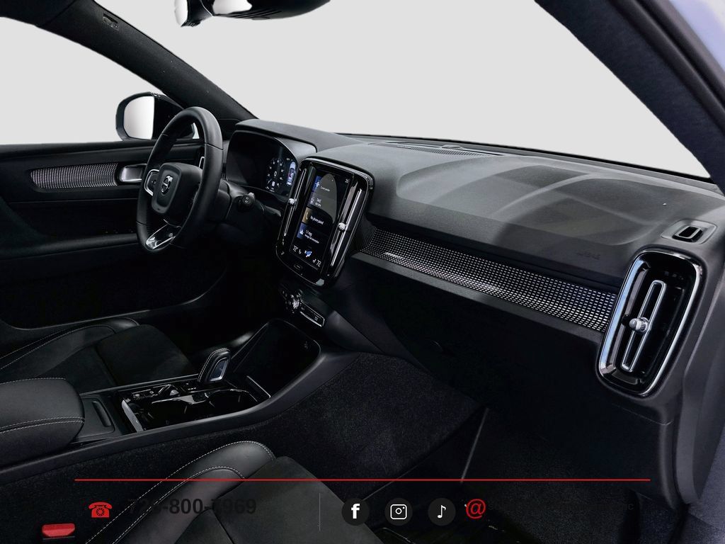 Used 2022 Volvo XC40 T5 R-Design w/ Advanced Package AWD/4WD image 29