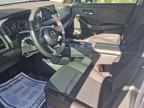 Used 2023 Nissan Rogue SV FWD image 9