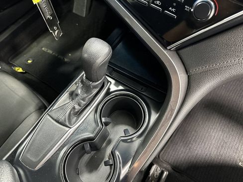 Used 2018 Toyota Camry LE FWD image 21