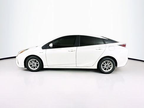 Used 2017 Toyota Prius One FWD image 4