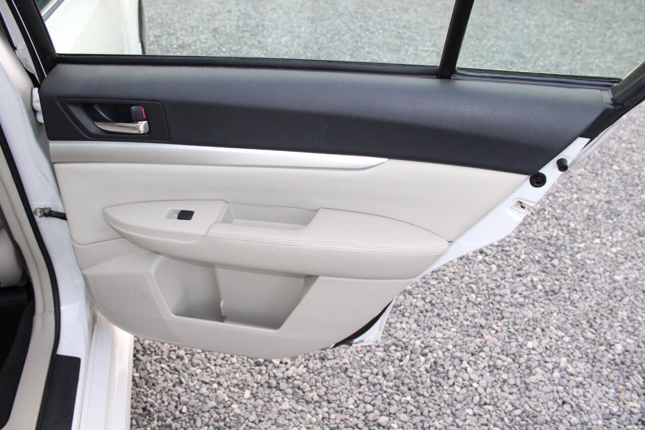 Used 2011 Subaru Legacy 2.5i Premium AWD/4WD image 22