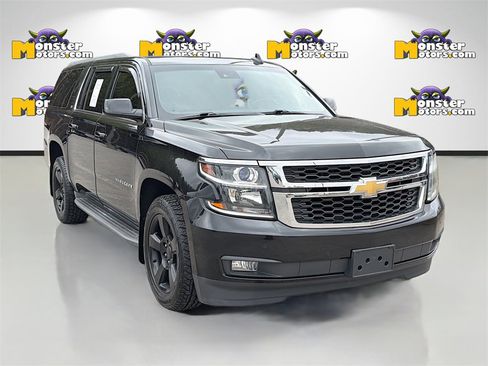Used 2015 Chevrolet Suburban LT image 3