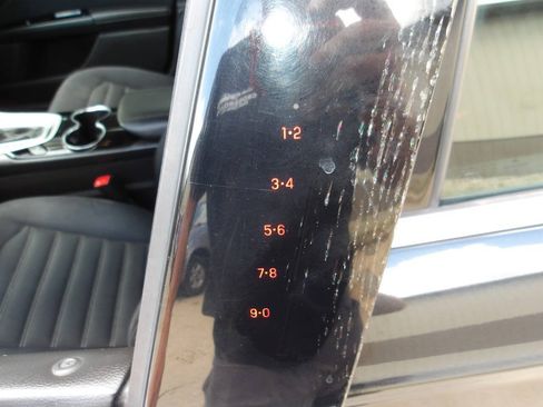 Used 2015 Ford Fusion SE FWD image 19