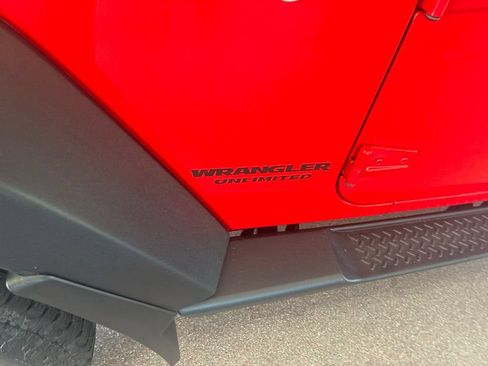 Used 2017 Jeep Wrangler Unlimited Rubicon w/ Cold Weather Group AWD/4WD image 7