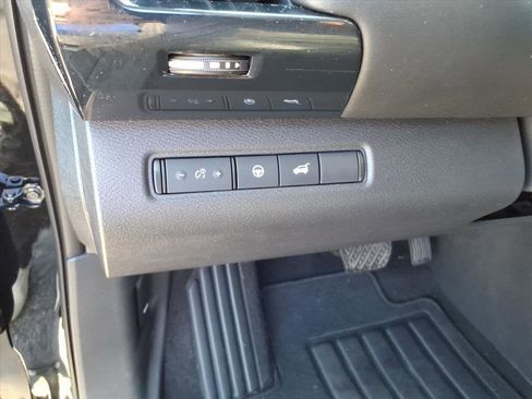 Used 2025 Nissan Pathfinder SV image 9