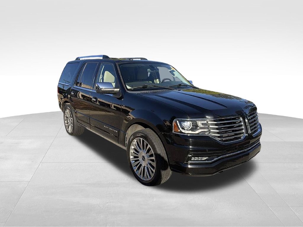 Used 2017 Lincoln Navigator Reserve AWD/4WD image 3