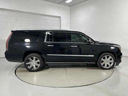 Used 2019 Cadillac Escalade ESV Premium Luxury AWD/4WD image 43