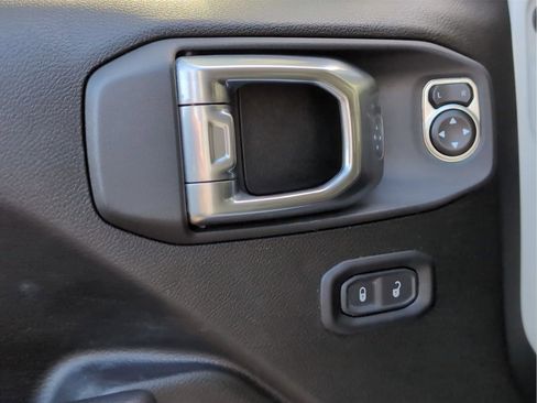 Used 2024 Jeep Wrangler Unlimited Rubicon image 17