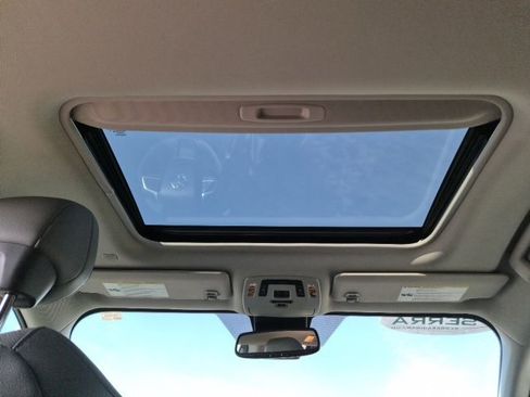 Used 2023 Toyota Sienna XLE image 34