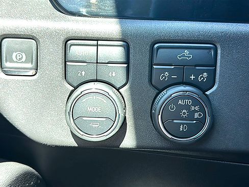Used 2025 Chevrolet Silverado 1500 LT Trail Boss w/ Convenience Package II AWD/4WD image 36