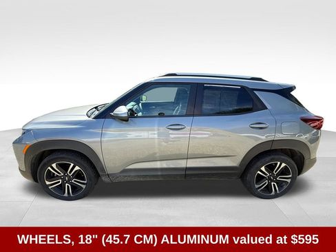 Used 2023 Chevrolet TrailBlazer LT FWD image 3