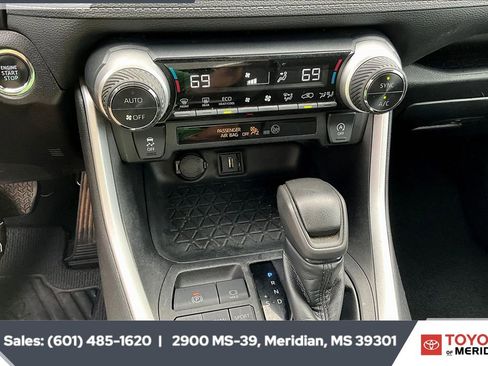 Used 2022 Toyota RAV4 XLE image 22