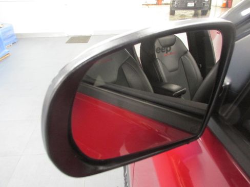 Used 2025 Jeep Compass Trailhawk AWD/4WD image 18
