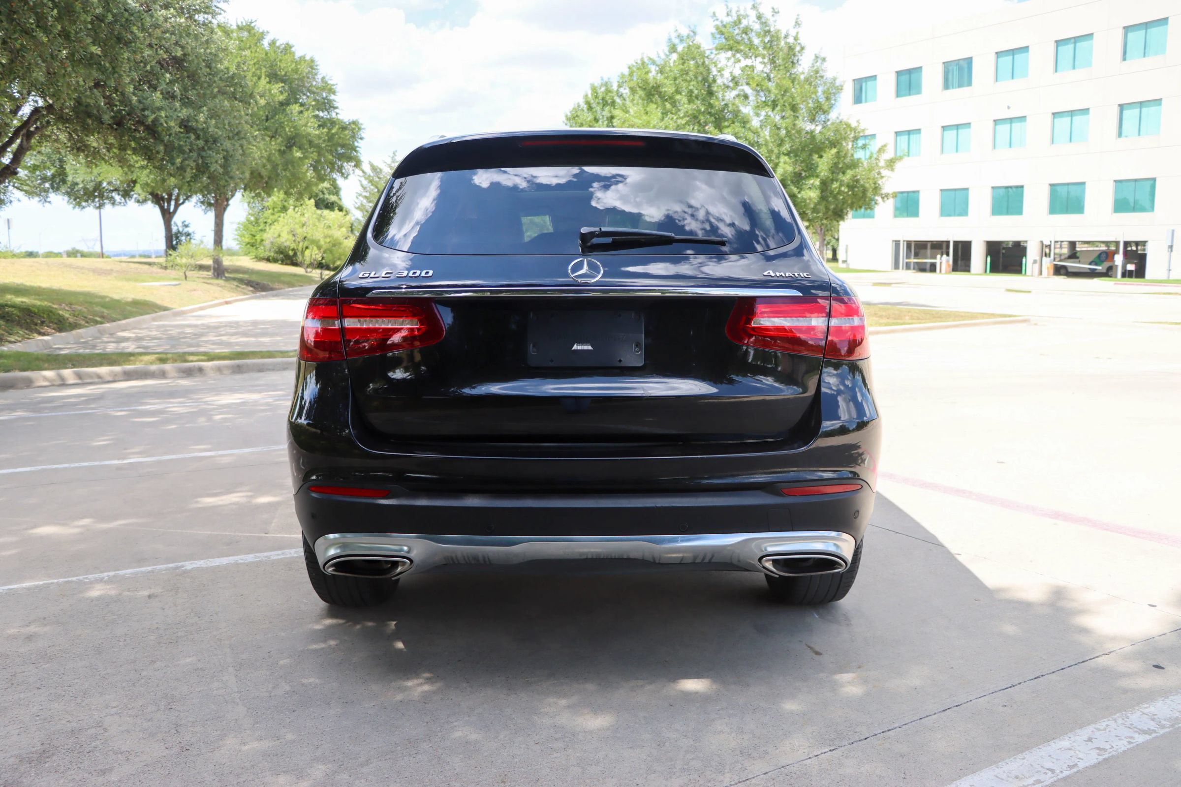 Used 2018 Mercedes-Benz GLC 300 4MATIC w/ Multimedia Package image 6