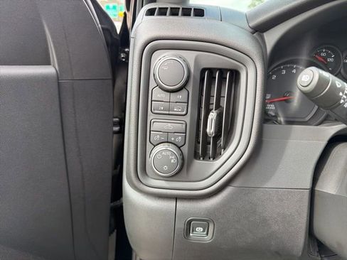 Used 2025 Chevrolet Silverado 1500 Custom image 19