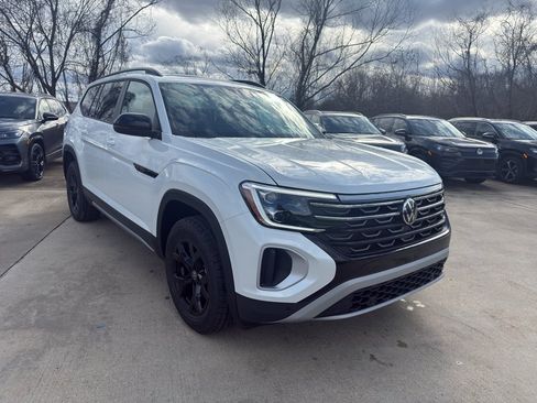 New 2026 Volkswagen Atlas Peak Edition AWD/4WD image 3
