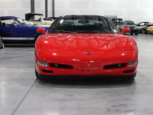 Used 1999 Chevrolet Corvette Coupe w/ Memory Pkg RWD image 33