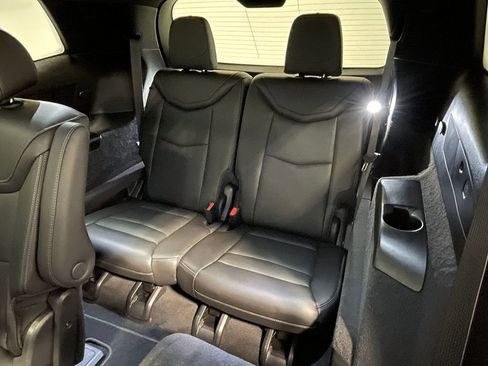 Used 2025 Cadillac XT6 Premium Luxury image 25