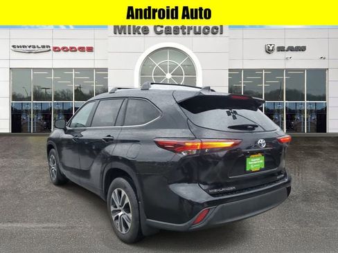 Used 2024 Toyota Highlander XLE image 6