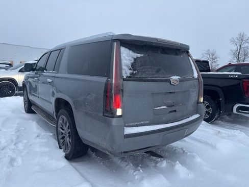 Used 2019 Cadillac Escalade ESV Luxury w/ Escalade Sport Edition image 9