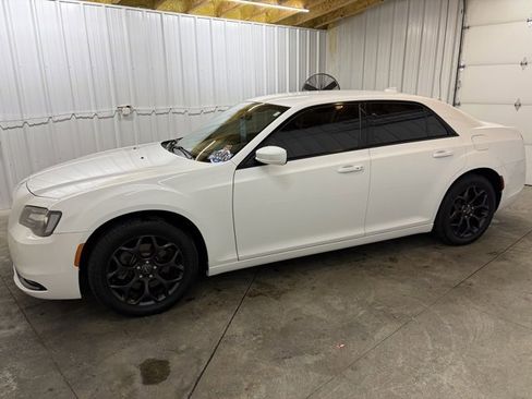 Used 2019 Chrysler 300 S image 4