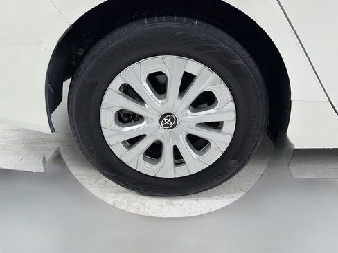Used 2020 Toyota Prius LE FWD image 31