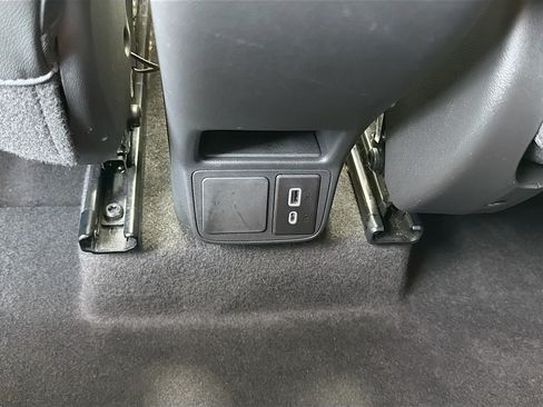 Used 2023 Buick Encore GX Select w/ Sport Touring Package FWD image 25