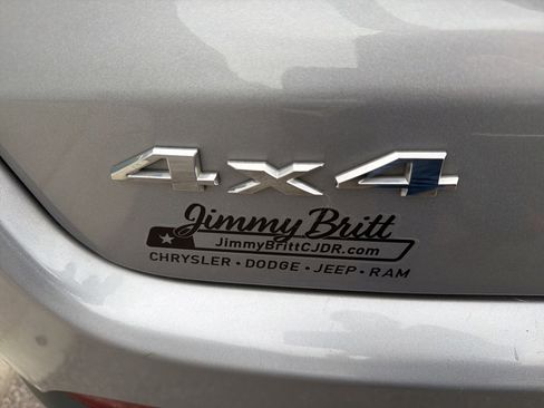 Used 2024 Jeep Compass Latitude image 8