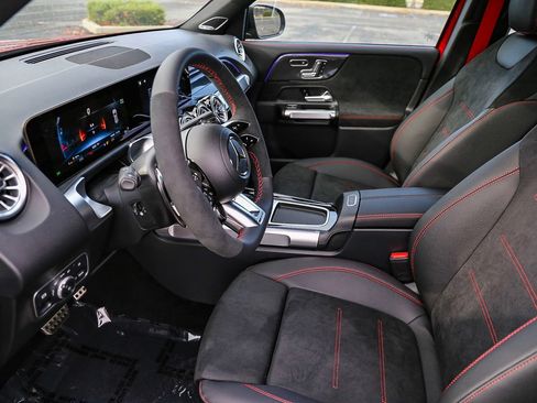 Used 2025 Mercedes-Benz GLB 35 AMG 4MATIC image 24